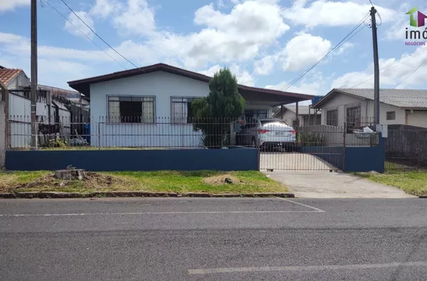 Casa Alvenaria, R. Marechal Deodoro, 362, Bairro Cristo Rei Disponível  para fim de janeiro  