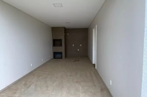 Casa com 03 suítes no bairro Fraron