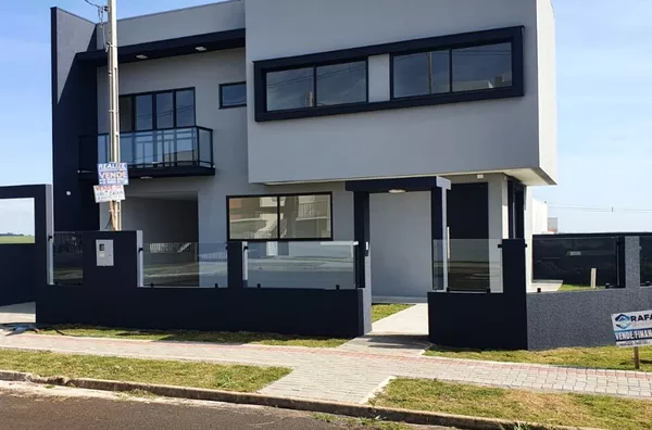 Casa com 03 suítes no bairro Fraron