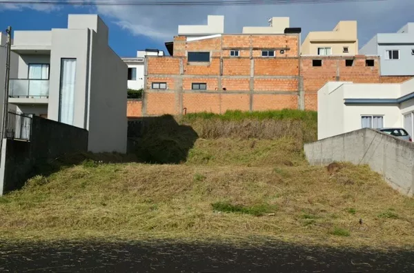 Terreno plano no Fraron