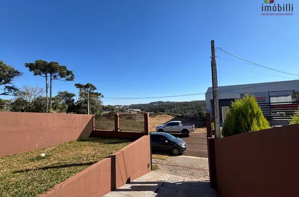 Casa com suíte mais 01 quarto 