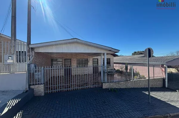 Casa com 04 Quartos no Bairro Planalto