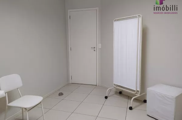 SALA COMERCIAL EM GALERIA PARA LOCAÇÃO 