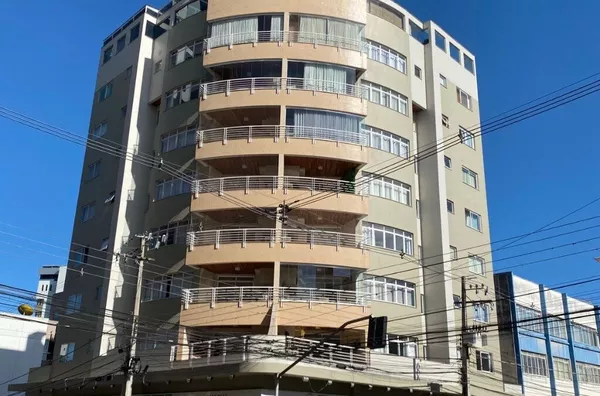 Apt Duplex de cobertura,  com piscina, sauna, 03 garagens e 03 suites.